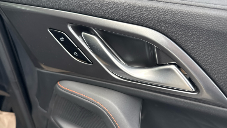 MG HS 1.5 T-GDI Trophy 5dr DCT Petrol Hatchback